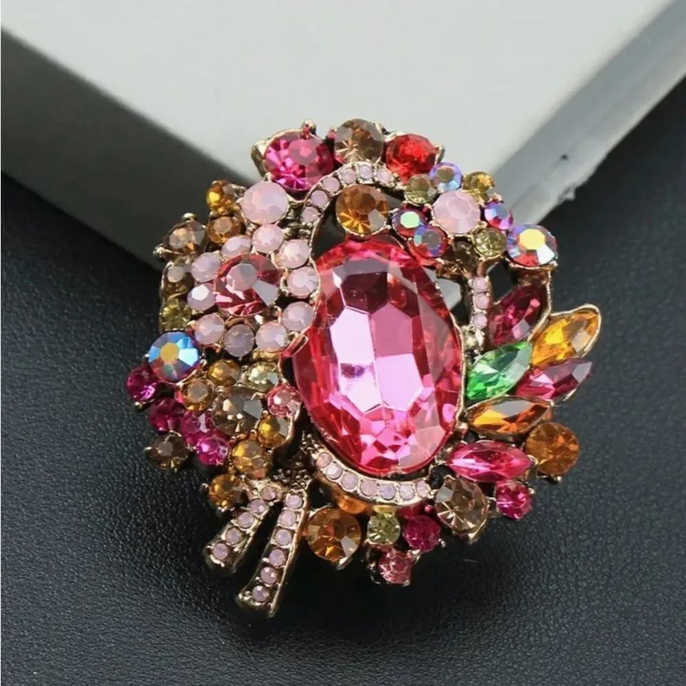🩷 New Sparkling & Elegant Multicolor Crystal Brooch 🩷